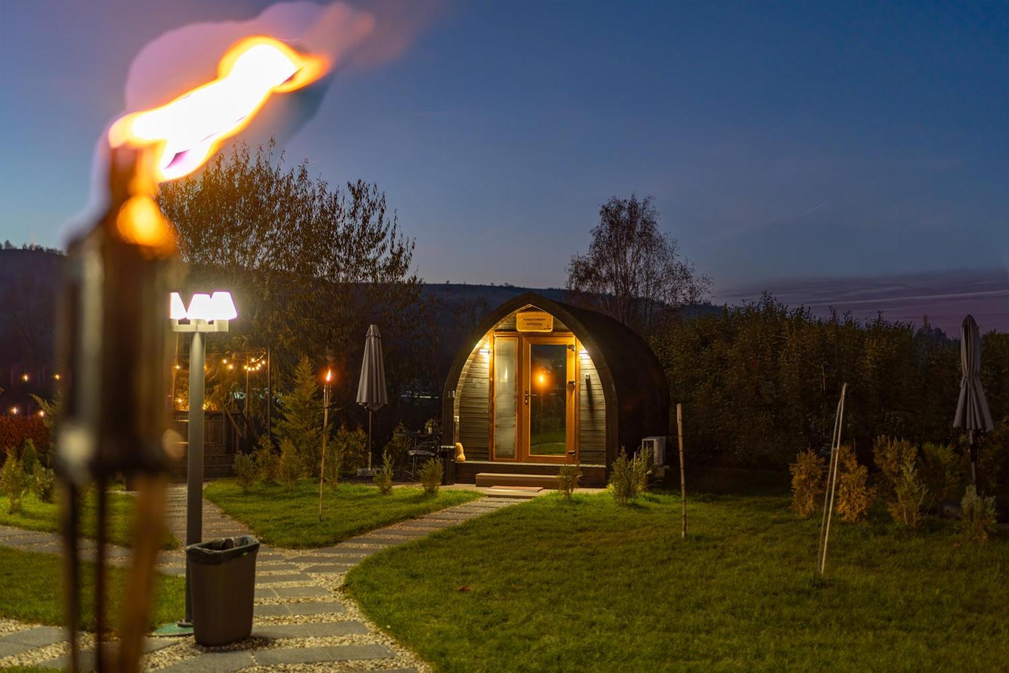 Glamp In Style Pods Resort ブラン エクステリア 写真