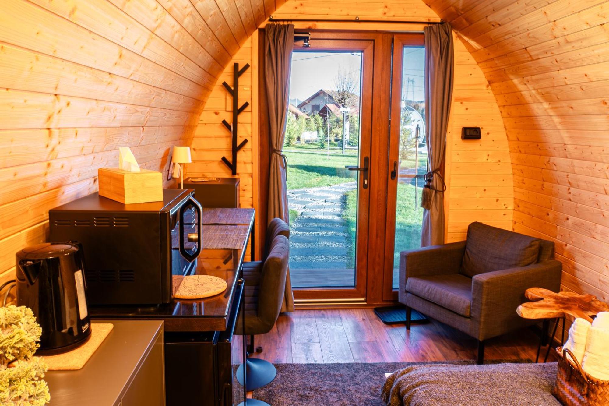 Glamp In Style Pods Resort ブラン エクステリア 写真